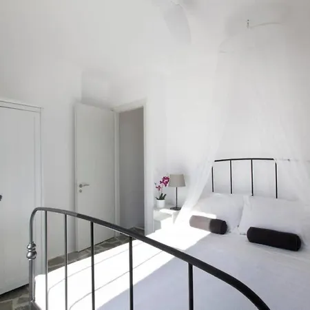 An Oasis For 22 People Near The Best Beach *