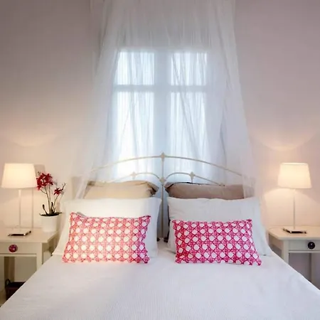 An Oasis For 22 People Near The Best Beach *