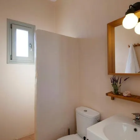 An Oasis For 22 People Near The Best Beach *