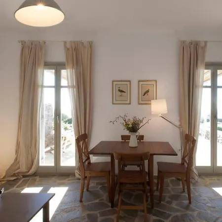 An Oasis For 22 People Near The Best Beach *