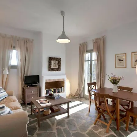 An Oasis For 22 People Near The Best Beach *