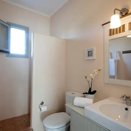 An Oasis For 22 People Near The Best Beach *